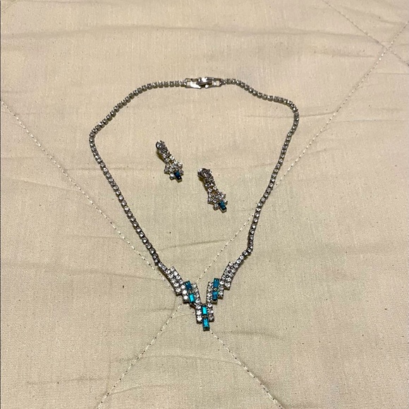 Necklace and earrings set - Picture 1 of 4